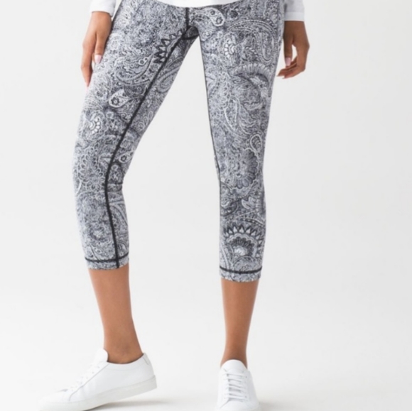 Lululemon Wunder Under Crop - Picture 4 of 4